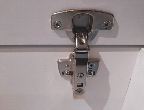 Soft-close cabinet hinge detail